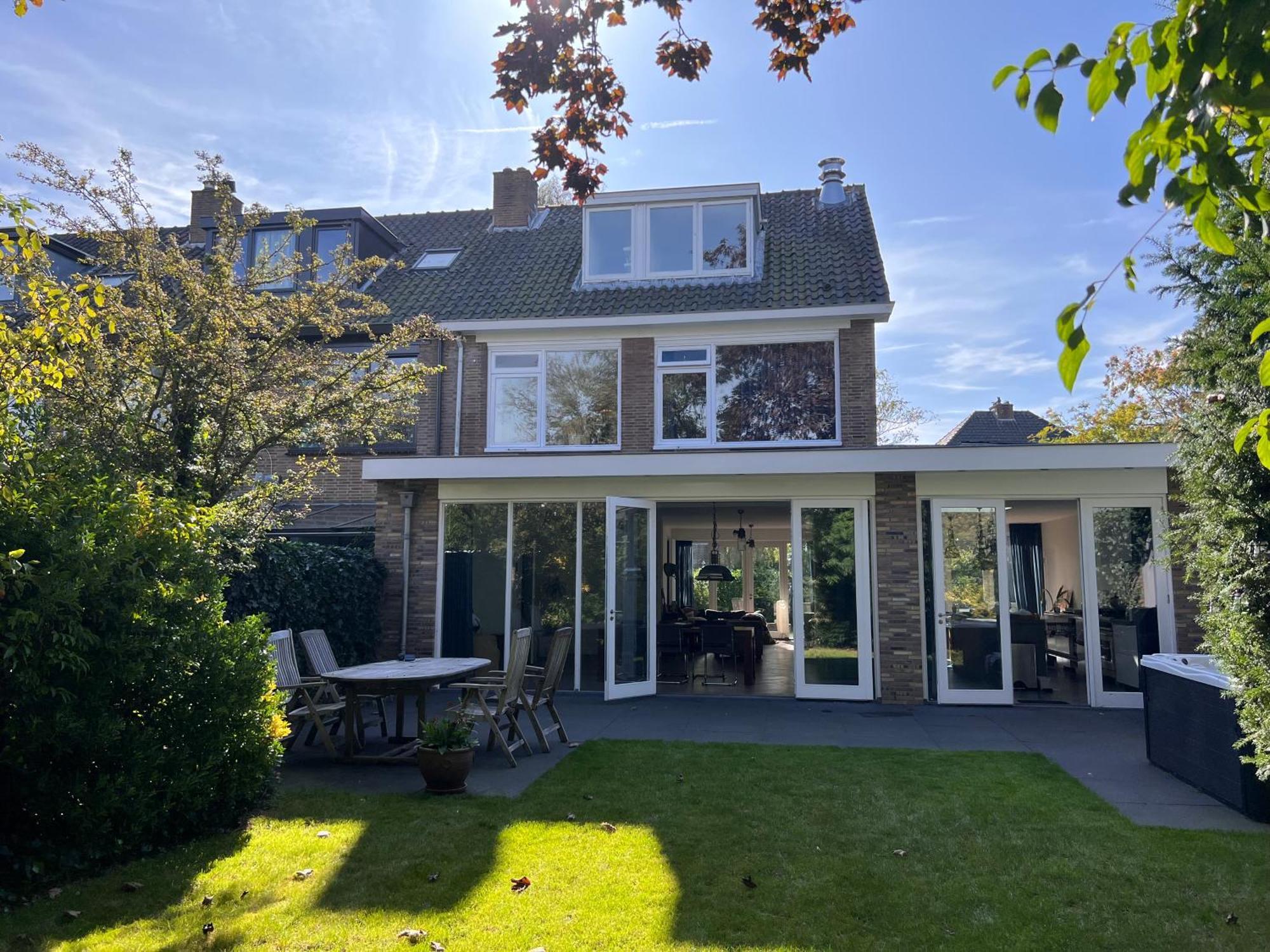 Villa Cosy Central Incl Jacuzzi Near Trainstation, Beach And City Heemstede Exterior foto